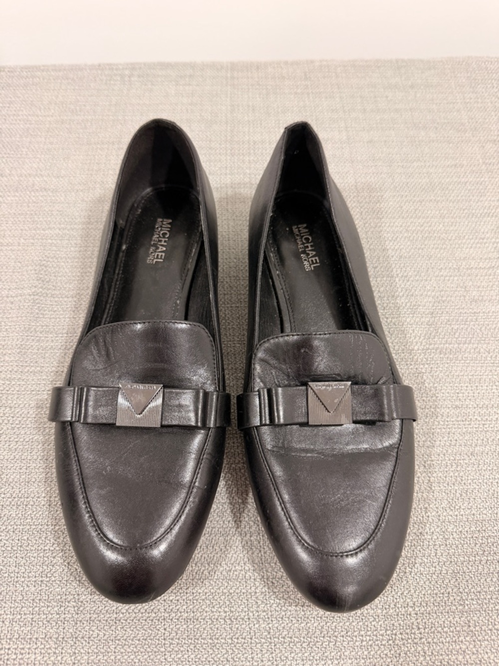 MICHAEL Michael Kors Black Leather Bow Loafers with Metal Accent Womens size 6.5